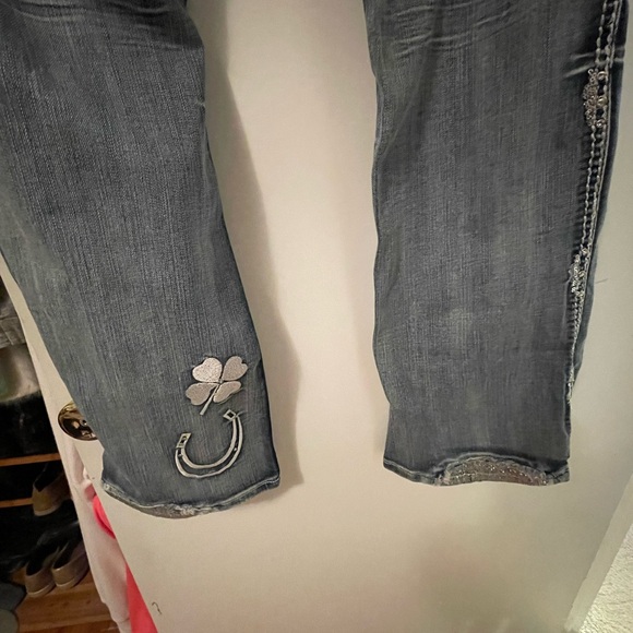 Blue Jeans with Decorative Embellishments and Contrast Stitching - Picture 6 of 10